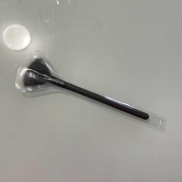 Moda Pro New Black Vegan & Cruelty Free BMX-150 Fan Highlight Brush - Picture 5 of 6